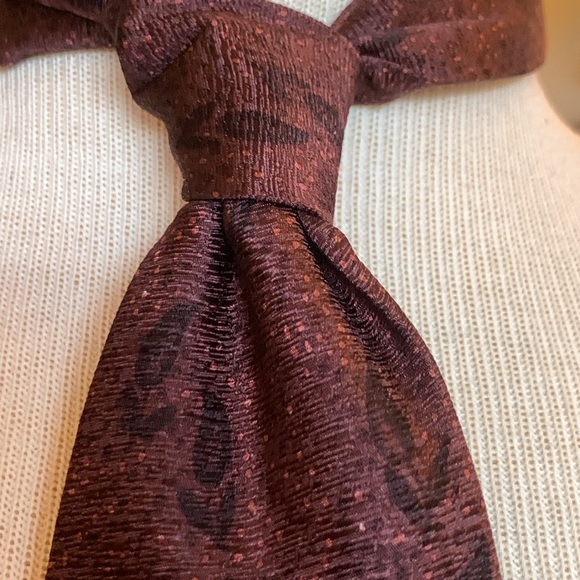 Emanuel Ungaro Other - BNWT EMANUEL UNGARO 100% SILK MADE IN ITALY NECKTIE